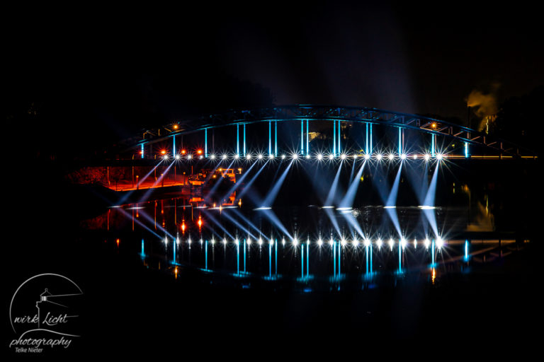 Weserbrücke im Licht